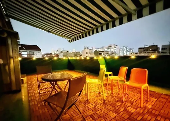 Mangwon Local Market 5mins, Hongdae, Airport Bus, Hanriver Park 10mins 10ppl, Big Family House 마포레스트 *