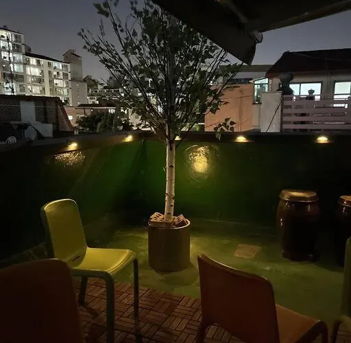 Mangwon Local Market 5mins, Hongdae, Airport Bus, Hanriver Park 10mins 10ppl, Big Family House 마포레스트 別墅 *
