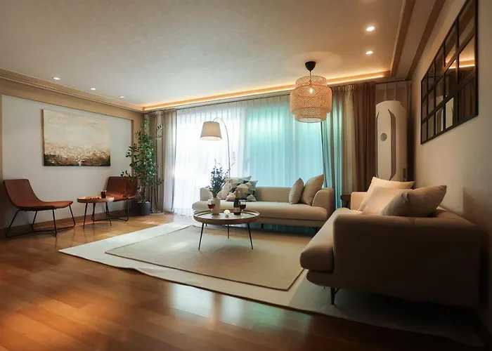 Mangwon Local Market 5mins, Hongdae, Airport Bus, Hanriver Park 10mins 10ppl, Big Family House 마포레스트 別墅 *