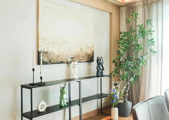 Mangwon Local Market 5mins, Hongdae, Airport Bus, Hanriver Park 10mins 10ppl, Big Family House 마포레스트
