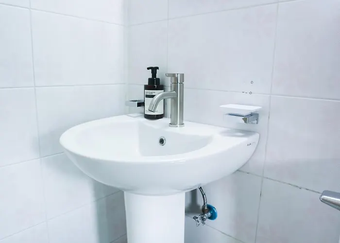 Mangwon Local Market 5mins, Hongdae, Airport Bus, Hanriver Park 10mins 10ppl, Big Family House 마포레스트 *
