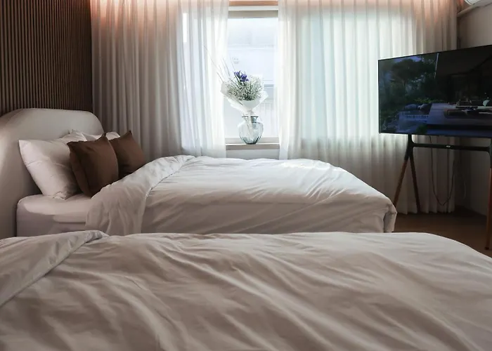 別墅 Mangwon Local Market 5mins, Hongdae, Airport Bus, Hanriver Park 10mins 10ppl, Big Family House 마포레스트 *