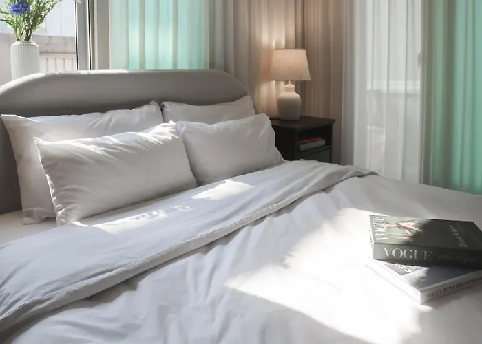 Mangwon Local Market 5mins, Hongdae, Airport Bus, Hanriver Park 10mins 10ppl, Big Family House 마포레스트