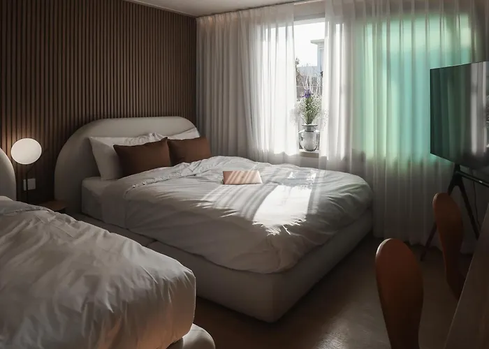 Mangwon Local Market 5mins, Hongdae, Airport Bus, Hanriver Park 10mins 10ppl, Big Family House 마포레스트 * 首爾