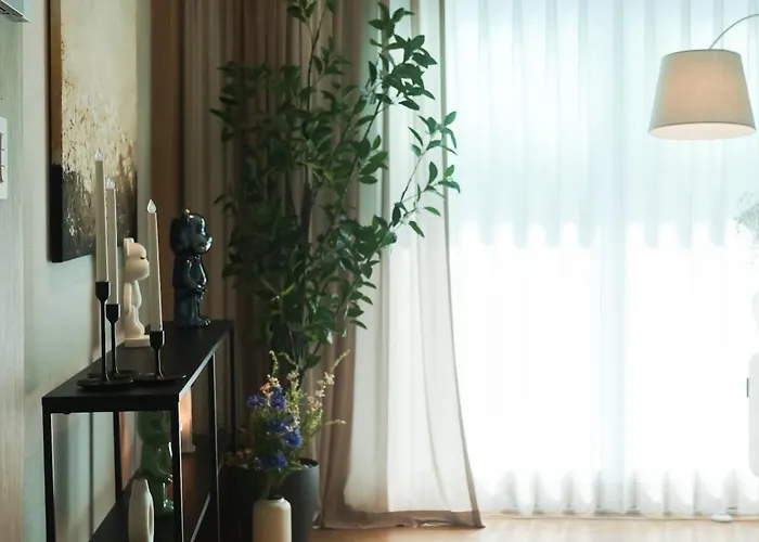 Mangwon Local Market 5mins, Hongdae, Airport Bus, Hanriver Park 10mins 10ppl, Big Family House 마포레스트