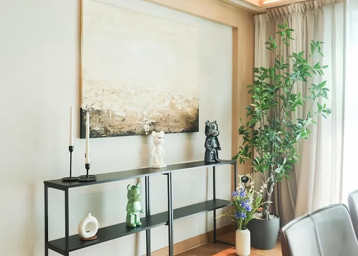 Mangwon Local Market 5mins, Hongdae, Airport Bus, Hanriver Park 10mins 10ppl, Big Family House 마포레스트